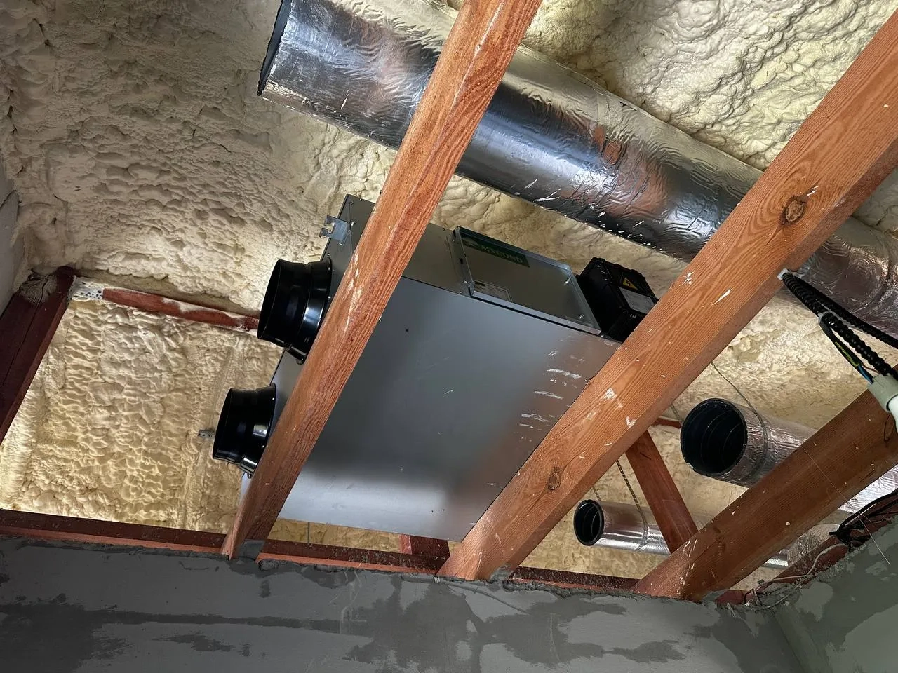 Αίθουσα παραγωγής με μονάδες εξαερισμού ανάκτησης ενέργειας Mycond MVS DW